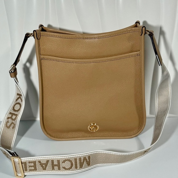Michael Kors Crossbody - Picture 1 of 3